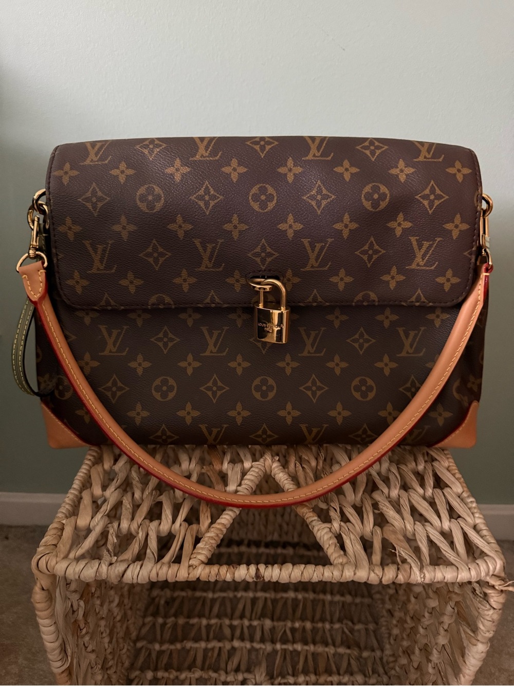 Louis Vuitton Monogram Canvas Shoulder Bag Hideaway MM
